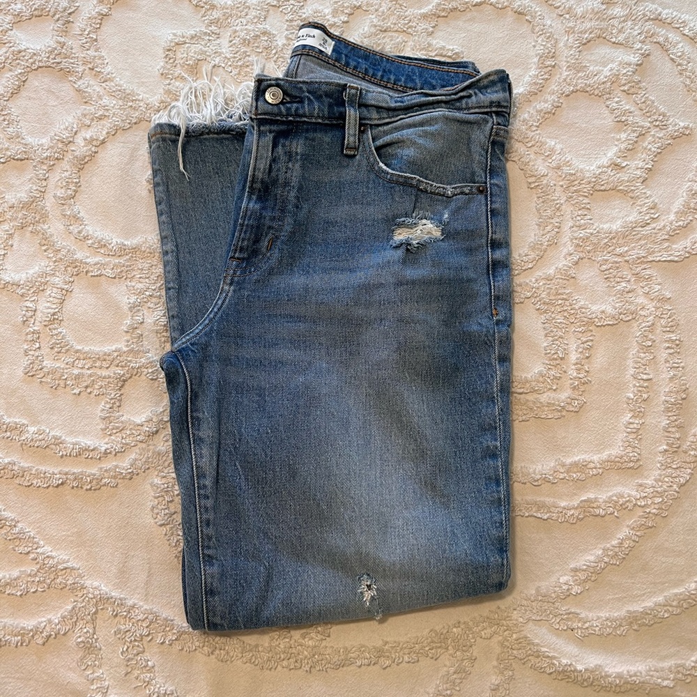 Abercrombie and Fitch Mid Rise Boyfriend Jeans 29/8 Distressed
